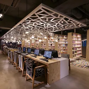  Hotel a capsule Booth Netcafe & Capsule Giappone